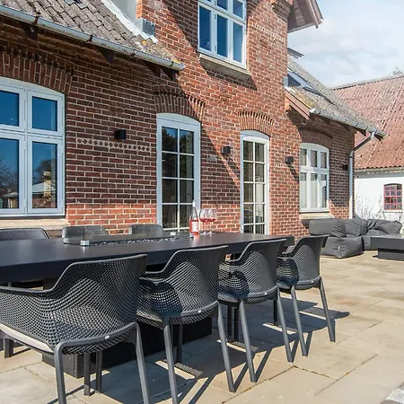 8 Person In Bjert-by Traum Feriehus *
