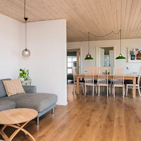 Feriehus 8 Person In Bjert-by Traum