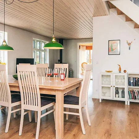 8 Person In Bjert-by Traum Feriehus *